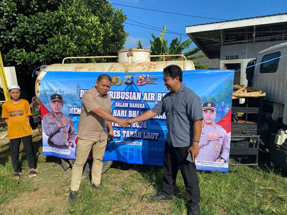 Bantu Pendistribusian Air Bersih, Ustadz Nooripansyah Ucapkan Terimakasih ke Kapolres Tanah Laut