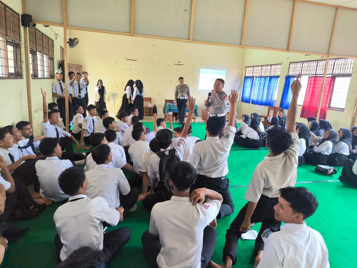 Satlantas Polres Tanah Laut Sosialisasi Keselamatan Berkendara ke Siswa SMAN-2 Jorong